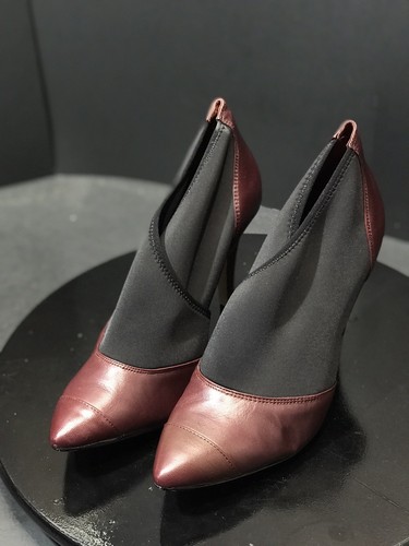 New BCBG Generation Cloie Leather/ Neoprene Women's Booties Size US 10 M - Picture 3 of 9