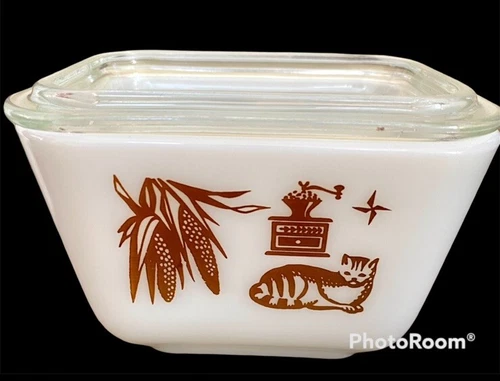Vintage Pyrex Early American 501-B - 1.5 Cup Refrigerator Dish Cat Corn Grinder