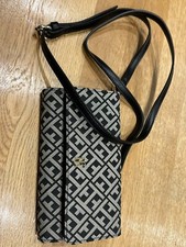 Image of BNWT Tommy Hilfiger Black Tan Crossbody Purse Bag