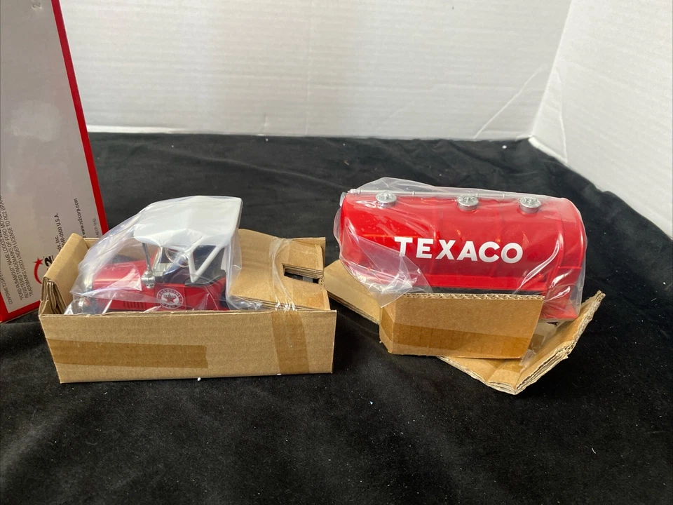 ERTL TEXACO 1918 Ford Runabout w/ Tanker Trailer #21 Diecast Bank 1:25 NIB 21461 - Image 4 of 4