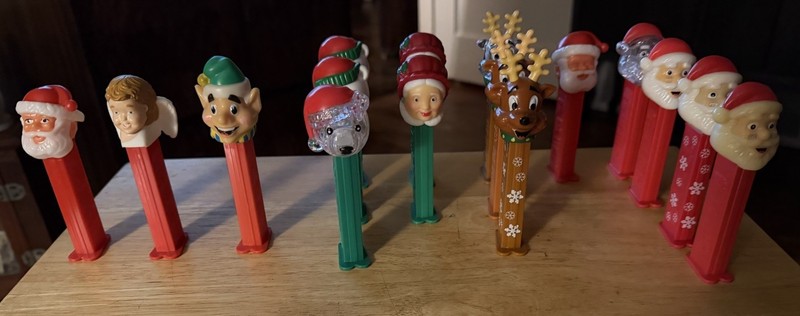 Vintage PEZ dispensers- Lot Of 16-Santas, Angel ,Elf,Bears,Mrs C,Reindeer NICE