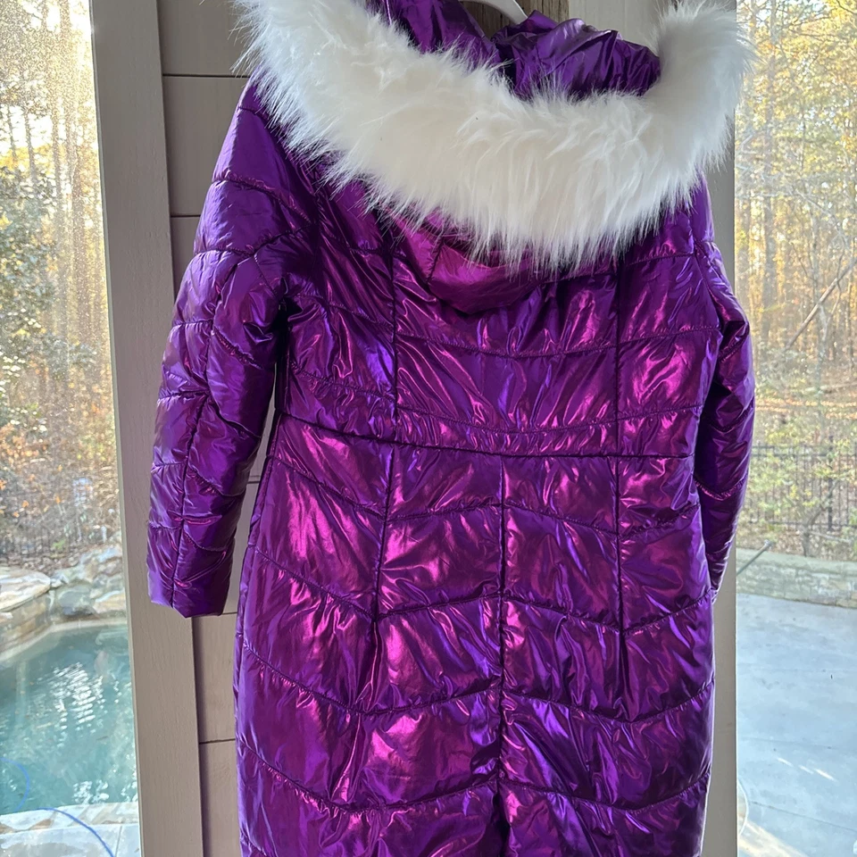 Traje de esquí para mujer M violeta brillante con capucha de piel blanca Foto 2 de 3