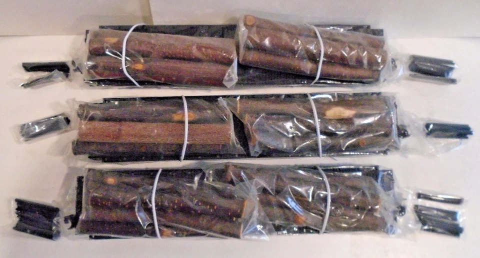 THREE MTH 20 98103A B AND C - W VA PULP & PAPER LOG CARS - NEW - IN ORIGINAL BOX - Image 3 of 4