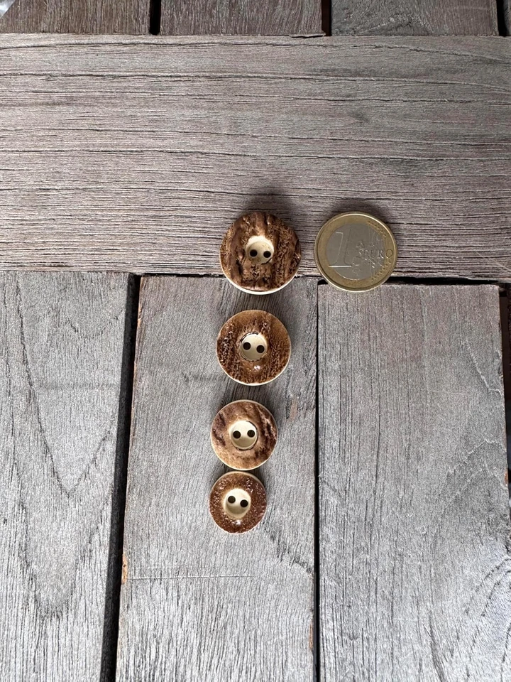 10 Stück braun Kunststoff Knöpfe Hirschhorn Optik Imitat 2 Loch 15mm 18mm 20mm - Bild 2 von 4