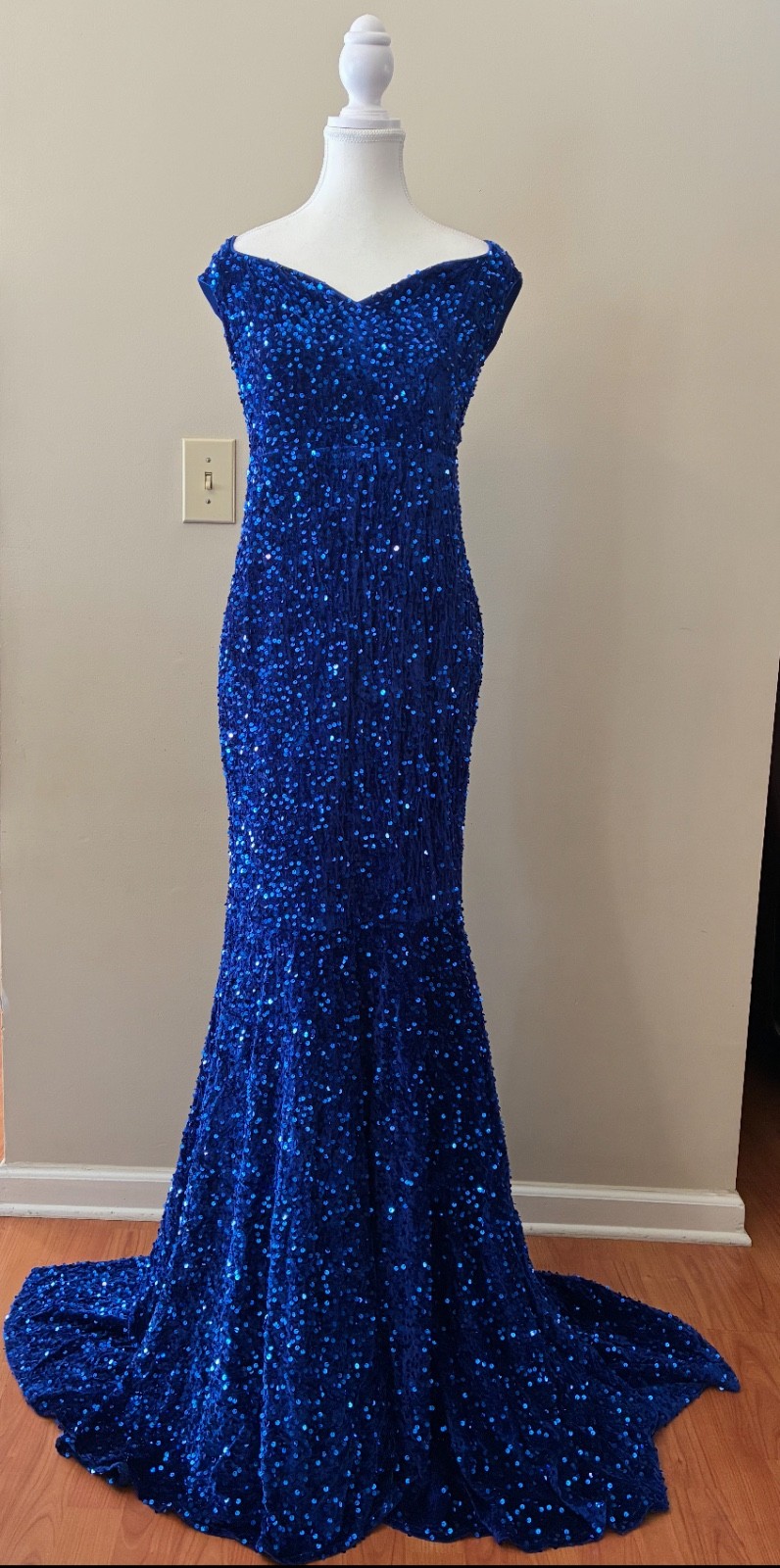 Royal Blue Sequin Off-Shoulder Mermaid Evening Gown – Elegant Formal Prom Dress