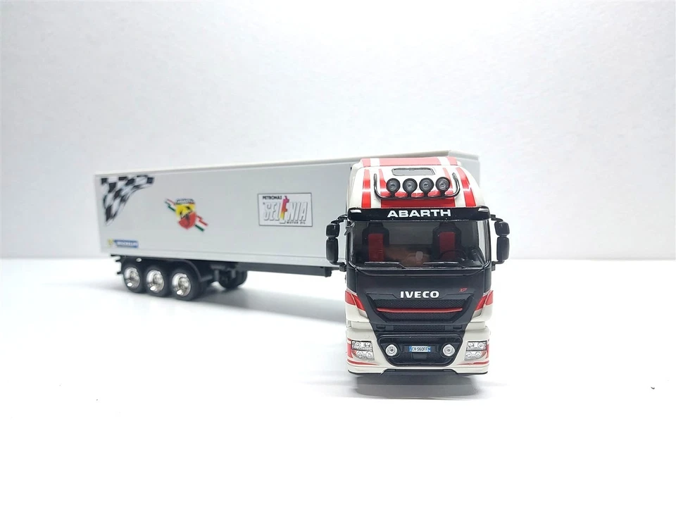Camion Iveco Stralis XP570 Hi-Way Trasporter Abarth Fiat Racing 1/43 Artigianale - Immagine 2 di 4