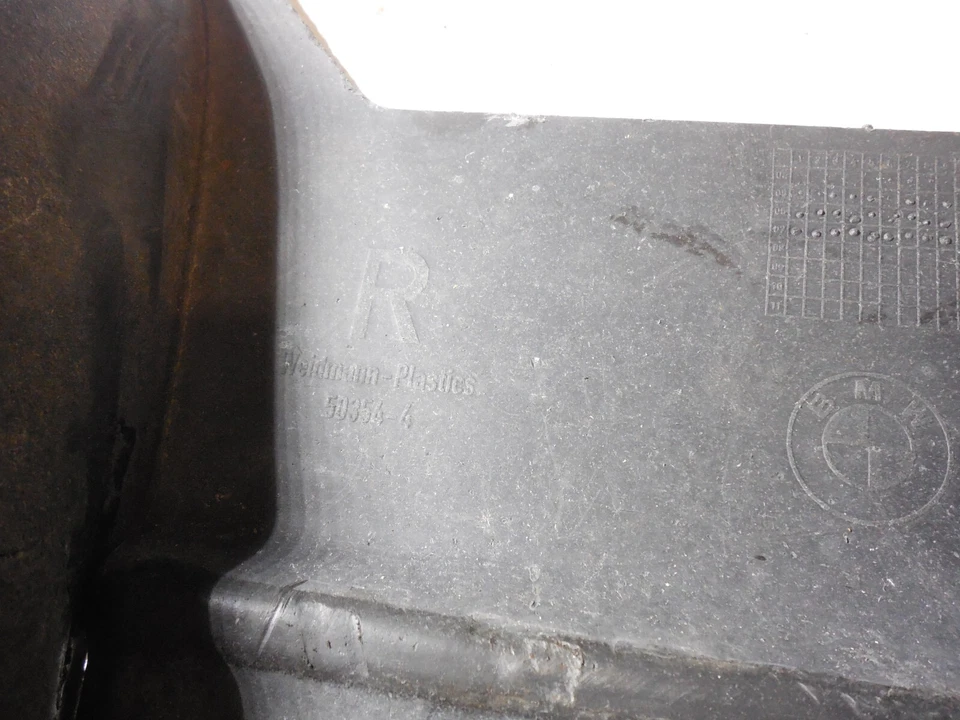 Protector de bandeja de embellecimiento del panel de cubierta inferior trasero 7116912 06-11 BMW E90 325i 330i 335i Foto 4 de 4