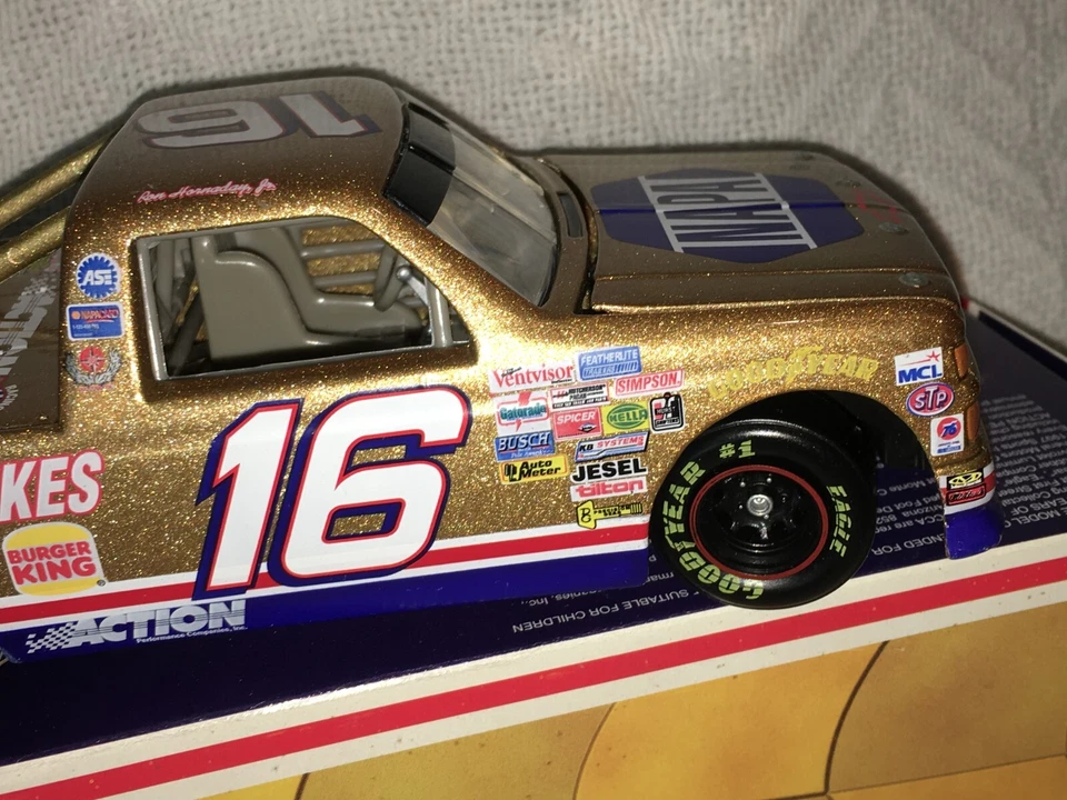 Camión Chevy Action #16 Ron Hornaday Napa Gold 1/24 1997 completo en caja Foto 4 de 4