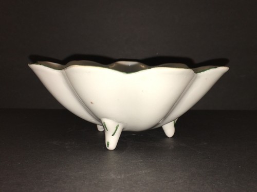 Vintage Scalloped Edge Trinket Dish Hand Painted Floral Raised Paint 3 Footed - Picture 3 of 7