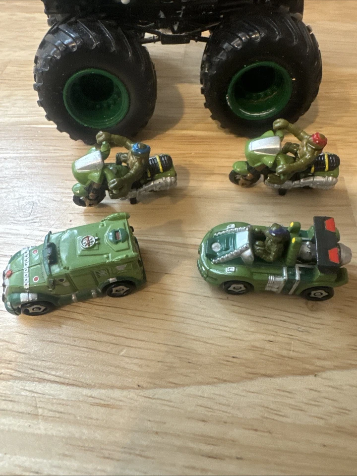 Teenage Mutant Ninja Turtles Hot Wheels Monster Truck e 4 miniaturas - Imagem 2 de 4
