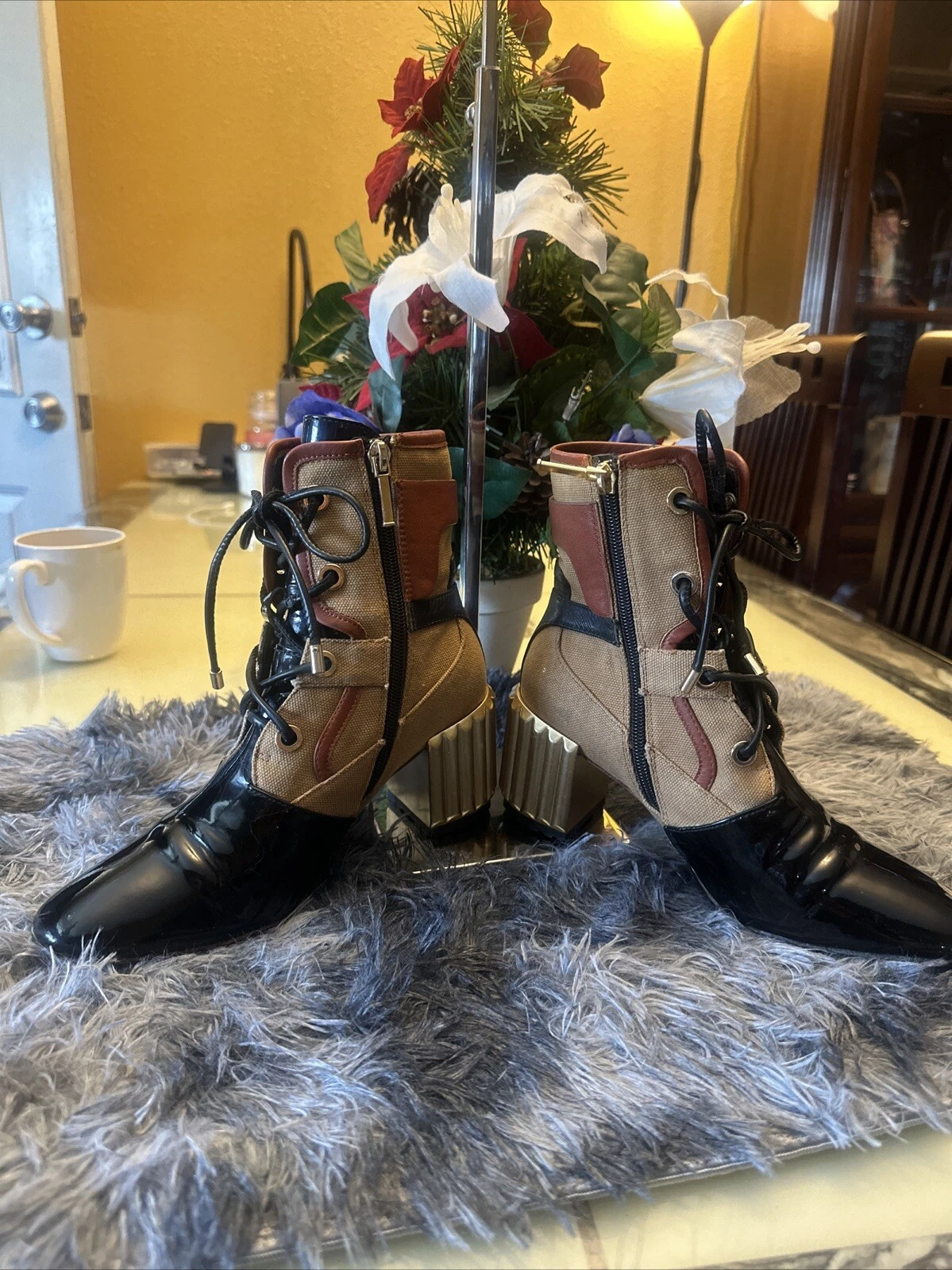 GLORIEUSES BOTTES À LACETS DIOR EN CUIR VERNI