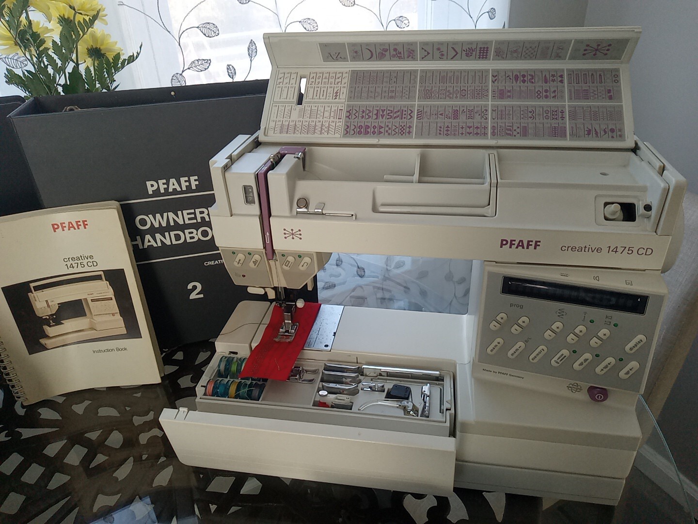PFAFF Creative 1475 CD Computerized Sewing/ Embroidery Machine With