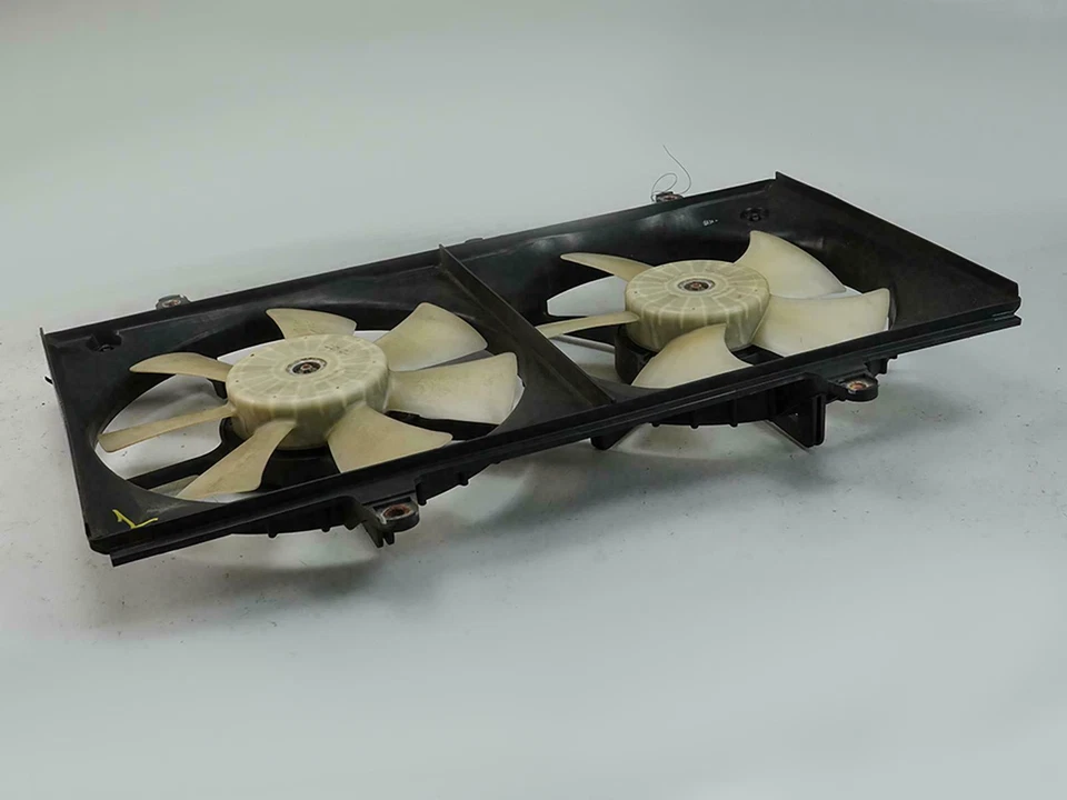 Chevrolet Geo Prizm 1998-2002 1,8 litros cubierta del ventilador radiador delantero OEM Foto 4 de 4