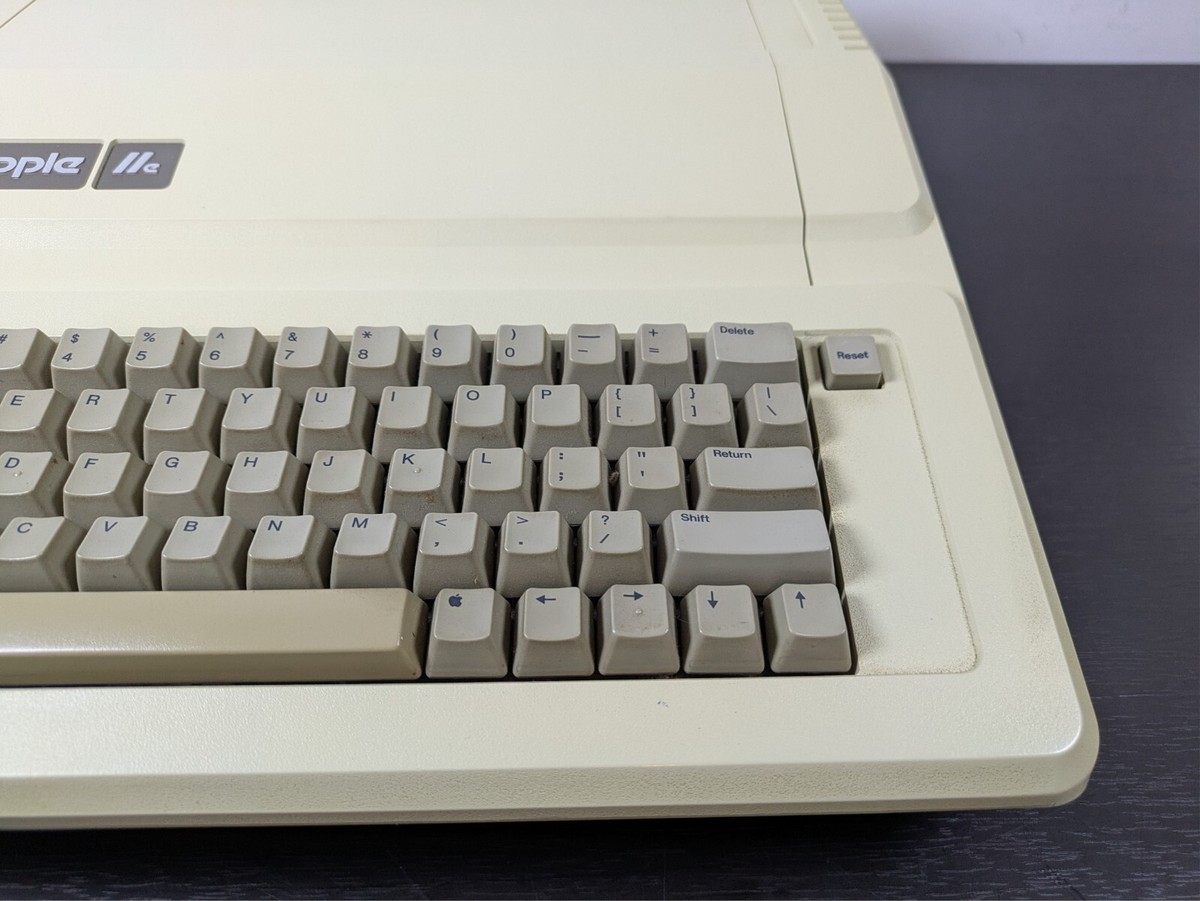 Vintage Apple lle Computer w/ Grappler+ Orange Micro 10982 A2S2064