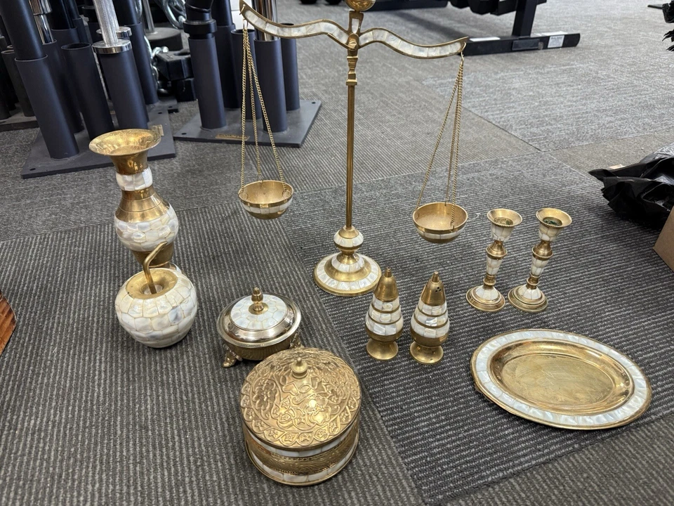 Latón indio vintage con incrustaciones de madreperla Foto 2 de 4