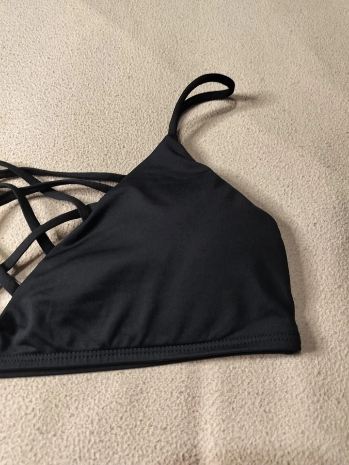 Top de bikini de natación L* Space convertible sexy con correa tejida para mujer, negro L. Foto 2 de 4