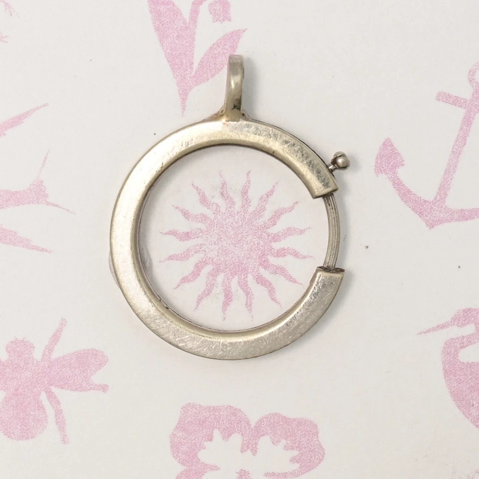 Antiguo broche de anillo de resorte victoriano tono plata de gran tamaño para colgante de dijes Foto 4 de 4