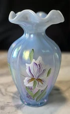 VINTAGE FENTON MISTY BLUE IRIDESCENT OPALESCENT 7" RAISED RIB IRIS VASE W/ LABEL