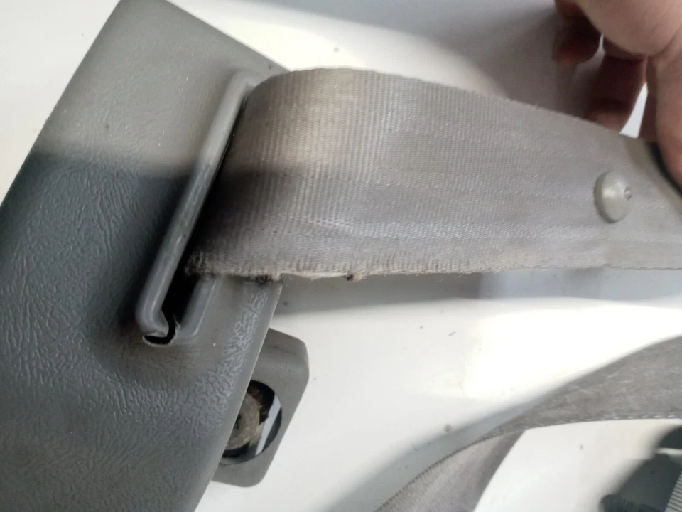 Cinturón de seguridad izquierdo pasajero delantero izquierdo OBS Chevy GMC C1500 K1500 1988-1998 Suburban Foto 2 de 4