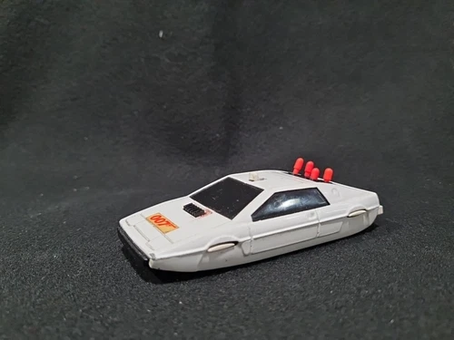 CORGI TOYS LOTUS ESPRITE 007 JAMES BOND  SCALA  1/43  DIE CAST 