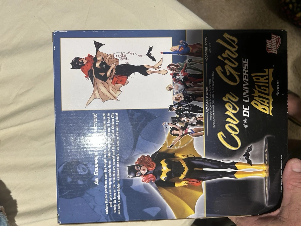 Temprano Batgirl Cubierta Niñas del Universo DC Estatua Adam Hughes 1471 de 6000 Foto 3 de 4