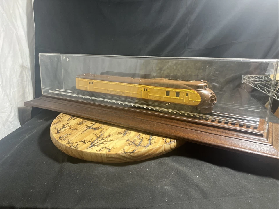 Lionel Pacific Streamliner M-10000 752W In Case With Wood Stand RARE piece NEW - Image 3 of 4