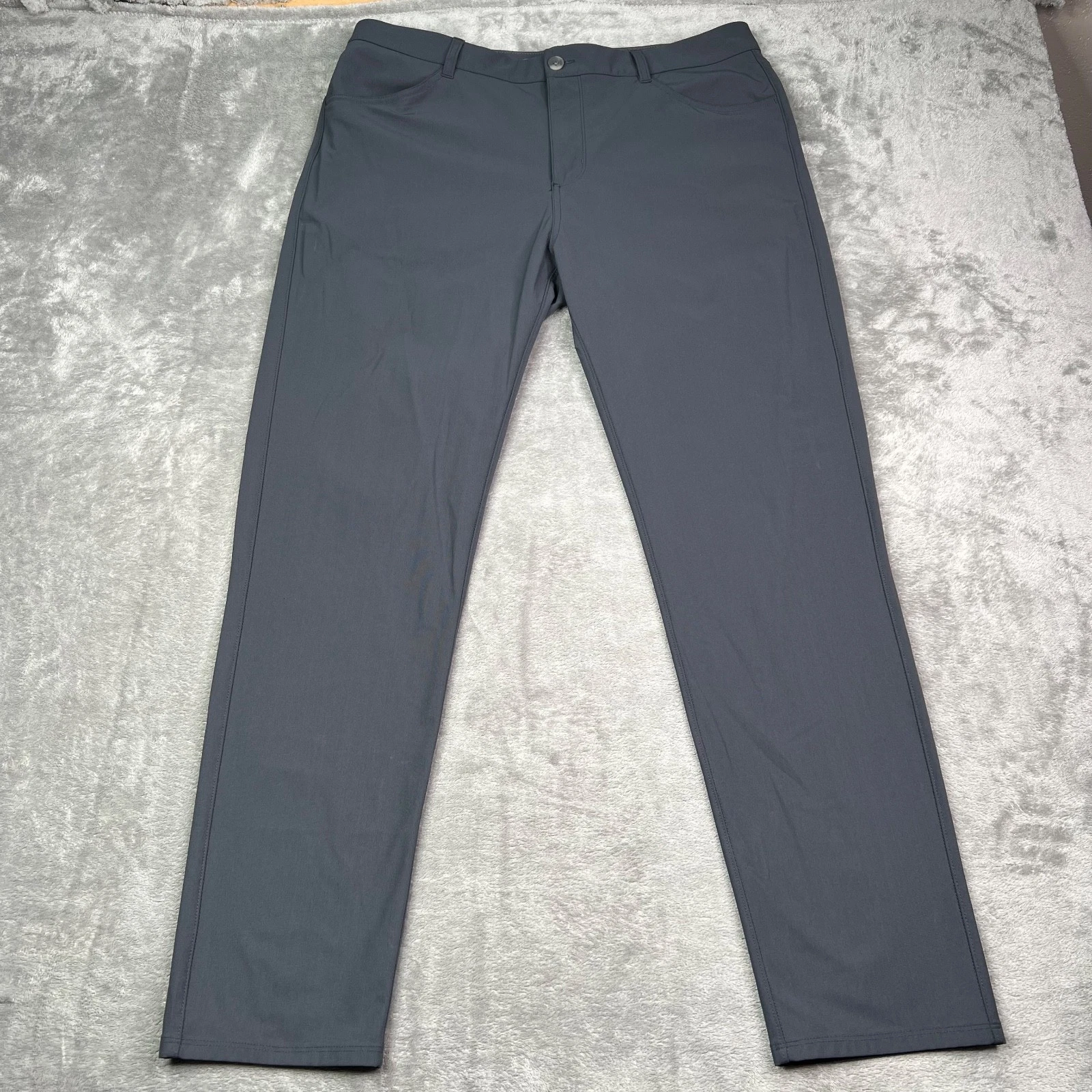 Vuori Meta Pant Men 36 Charcoal Athletic Slim Fit Performance Tapered Golf #V430