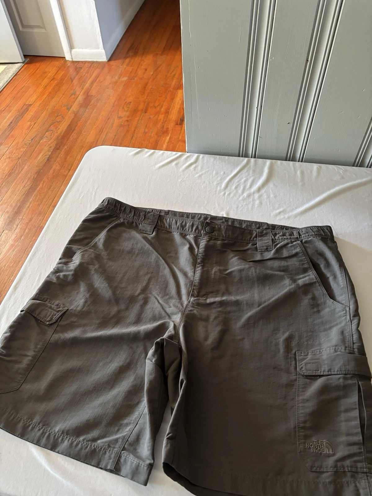 The North Face Cargo Hiking Shorts Mens XXL Gray Outdoor Utility Trail