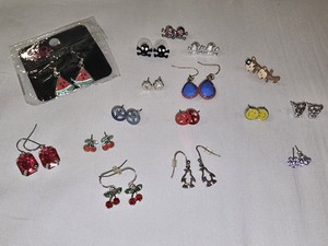 Lot Of 16 Pcs Girls Earrings Mix