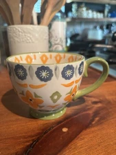 DeeCoo Mug with vibrant color scheme great for coffee/hot choc