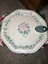 Vintage Gloria Vanderbilt Enchanted Rose Paper Plates, Eight Plates 10 in. New