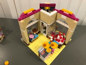 Lego Friends Downtown Bakery Cafe #41006 100% Complete w/ Minifigures Instruct