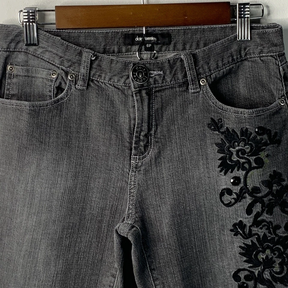 Jeans Daisy Fuentes bordados talla 6P Petites Foto 2 de 4