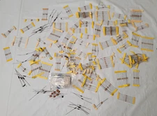 LARGE LOT OF 1/4W RESISTORS IN A VARIETY OF SIZES.  BOTH METAL AND CARBON FILM.