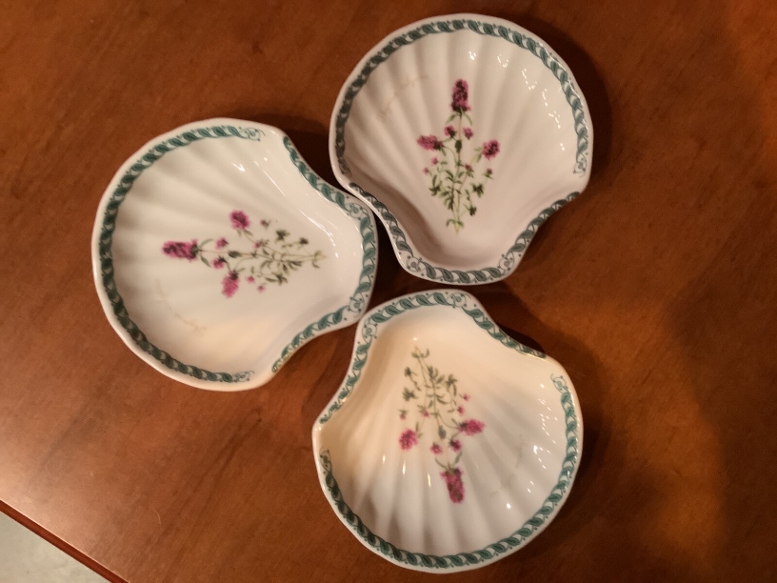 Terrine Maïté Tognana en porcelaine blanche plat forme coquille Saint-Jacques 32cm