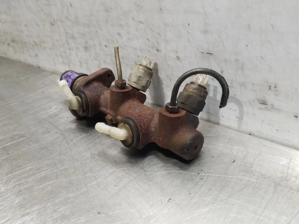 78 1978 Volkswagen Beetle 1,6 L MT FRENO CILINDRO MAESTRO Foto 4 de 4