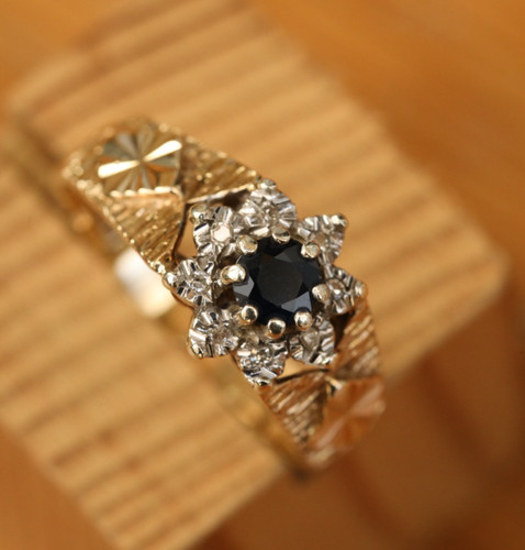 Sapphire & Diamonds Flower Cluster Ring Ribbed Band