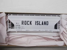 ACCURAIL-#8151-ROCK ISLAND-2-BAY HOPPER #12376-KIT-HO SCALE