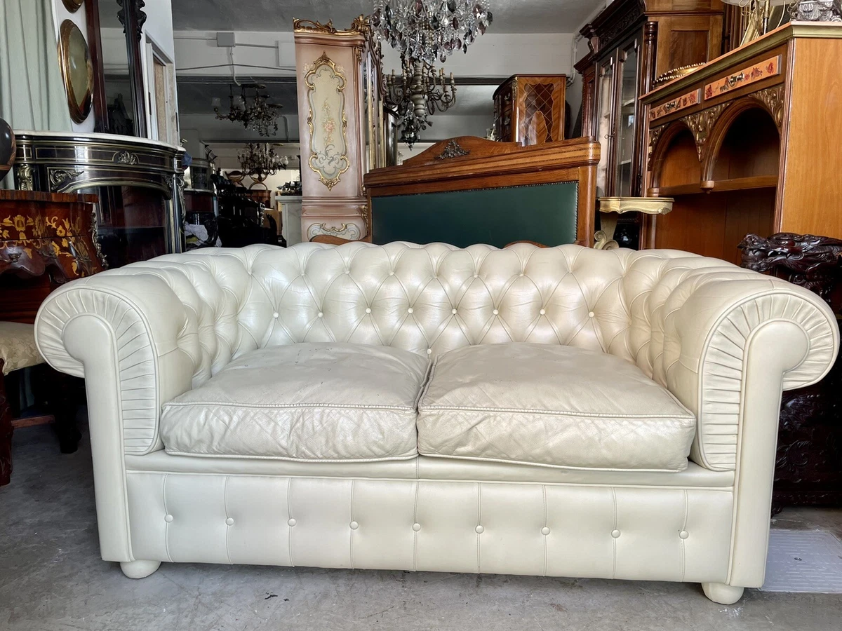 White leather 2024 chesterfield sofa