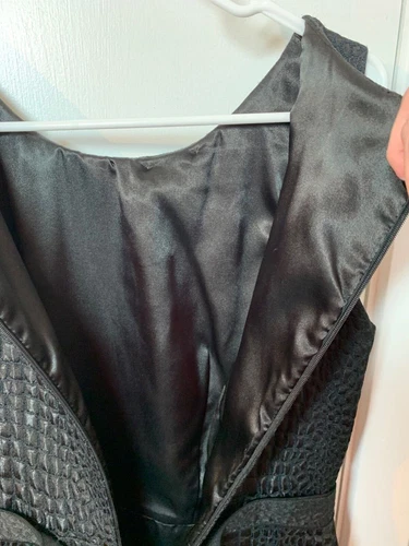 ELIE TAHARI Embossed Alligator Pattern Little Black Cocktail Party Dress SZ 12 - Picture 7 of 9