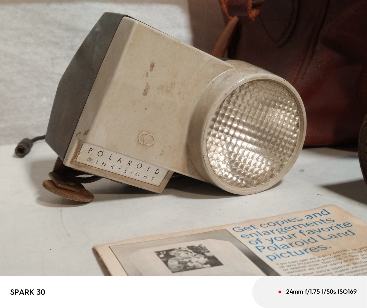 ウィンウィン　ポラロイド Vintage Camera Gear, Lenses, Memorabilia Incl. Polaroid 103 & Wink