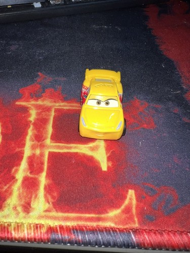 DISNEY PIXAR CARS MINI RACERS RUST-EZE CRUZ RAMIREZ 95# - Picture 3 of 8