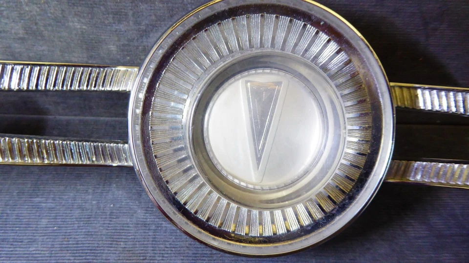 Pontiac Strato Chief Parisienne Laurentian 1961 1962 OEM barra de bocina PON134 Foto 4 de 4