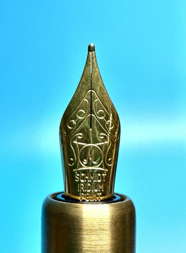 Pluma Estilográfica Loclen Electa En Latón Crudo Con Plumín Mediano Nueva En Caja Foto 4 de 4