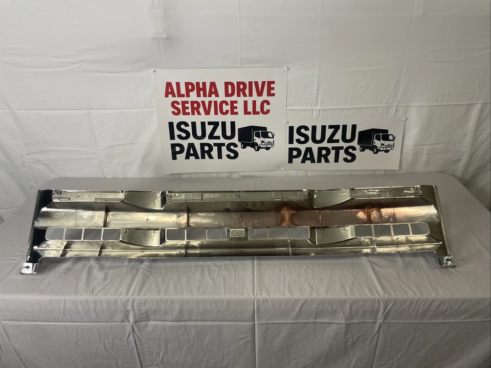 REJILLA DELANTERA ISUZU NPR NQR NRR CROMADA 2016 a 2023 (NUEVA) OEM Foto 2 de 4