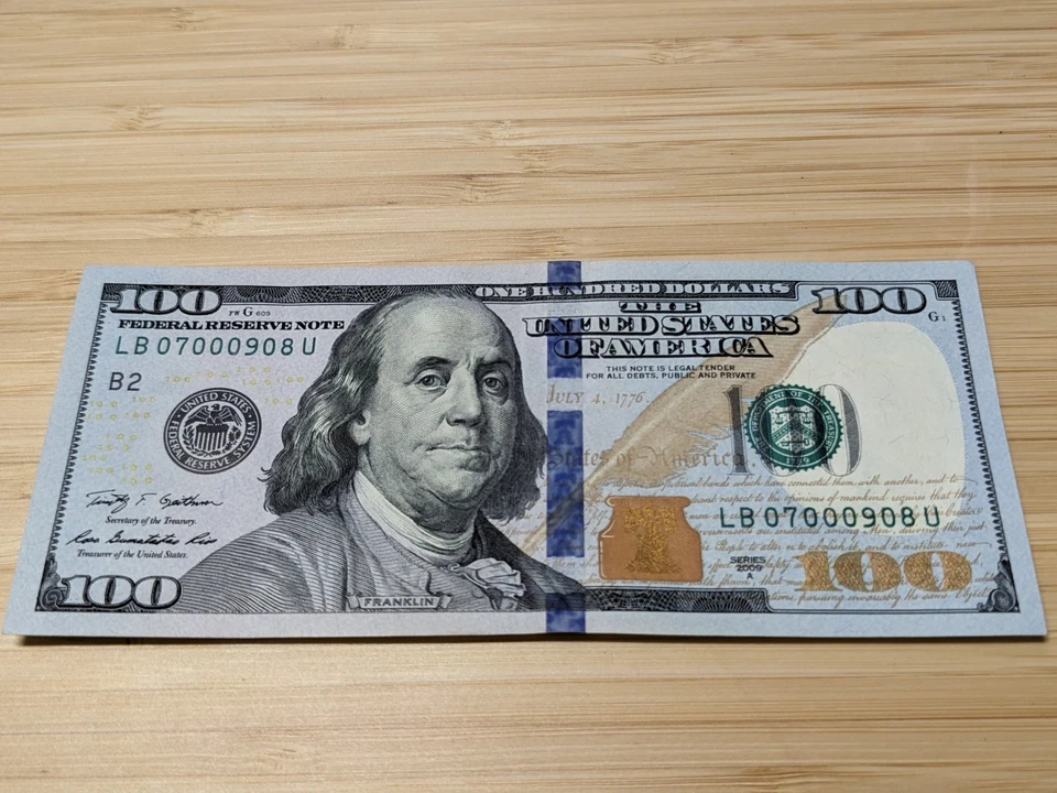 US $100 Dollar Bill 2009 Fancy Serial # 07000908 - Image 4 of 4