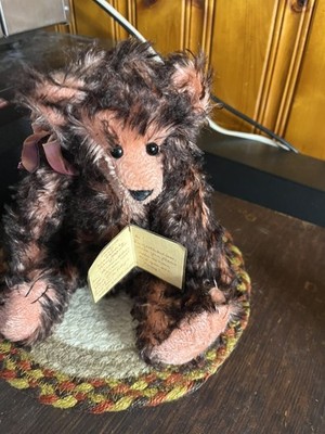 Artist bear.  by Lane Carpenter, LE  of #1 Exclusively for Just Bears  