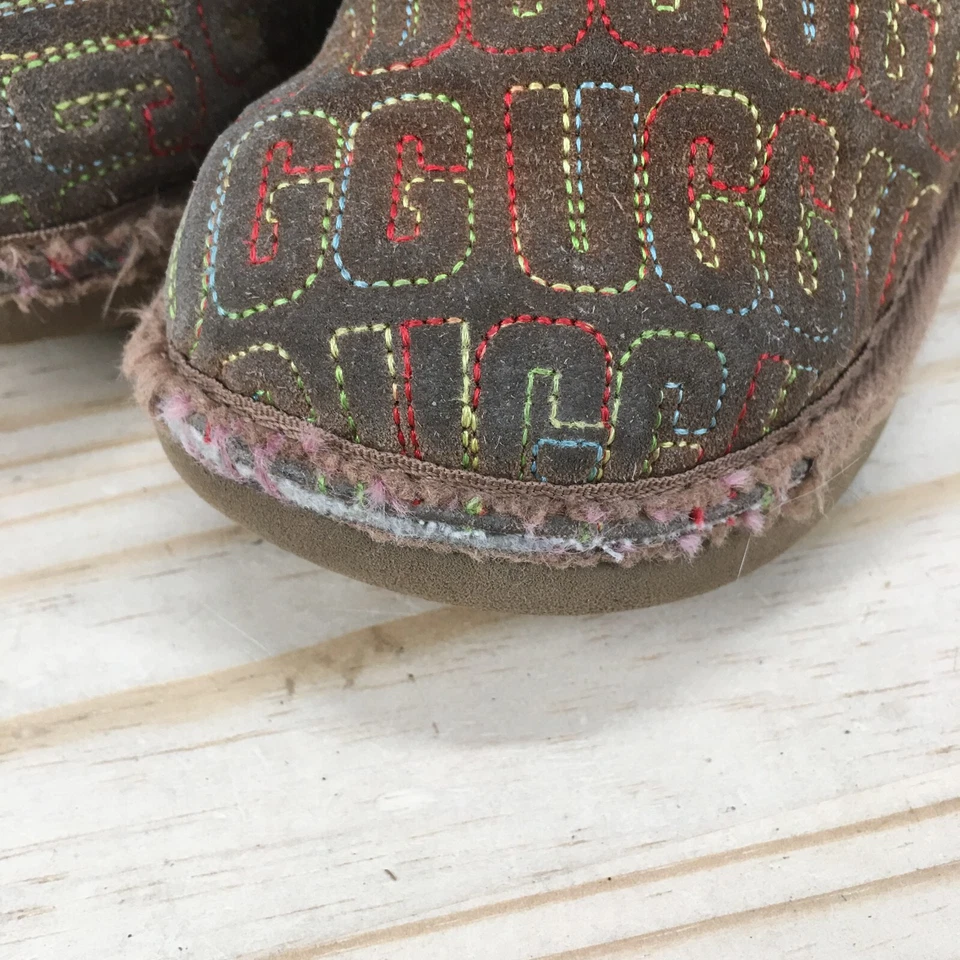 Ugg Boots Youth 9 Classic Ii Graphic Stitch Winter Ankle Brown Suede Pull On - Image 3 of 4