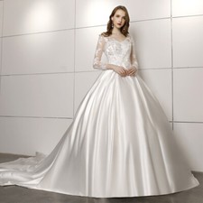 Elegant V Neck Wedding Dresses Long Sleeves Appliques Backless Satin Bridal Gown