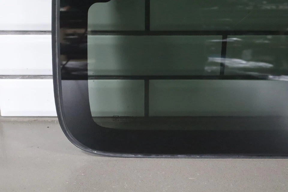 99-07 Chevy GMC Silverado Sierra GMT800 Extended Cab Right Rear Door Glass - Image 4 of 4